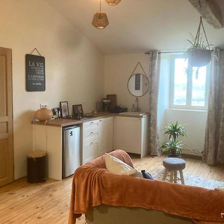 Premier Etage D Une Jolie Maison A La Campagne Montravers Eksteriør billede