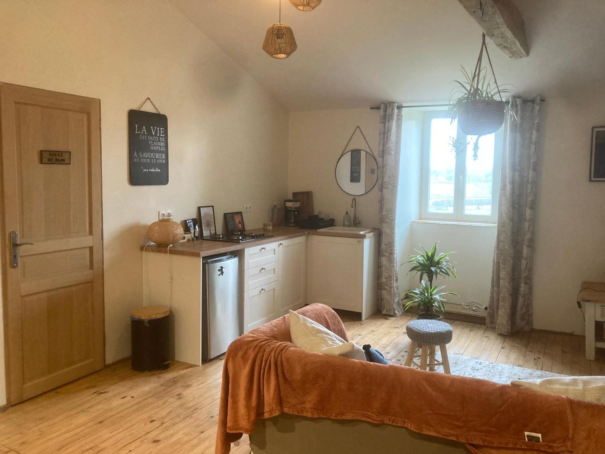 Premier Etage D Une Jolie Maison A La Campagne Montravers Eksteriør billede
